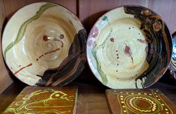 Bowen Two plates with free decorations and two tiles