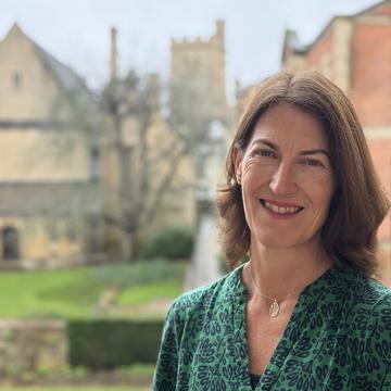 Professor Beth Breeze with background of Harris Manchester College
