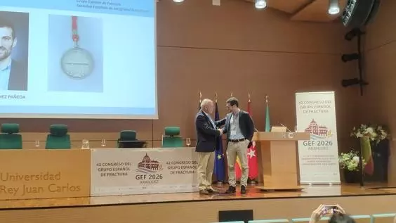 Prof Emilio Martínez-Pañeda at awards ceremony