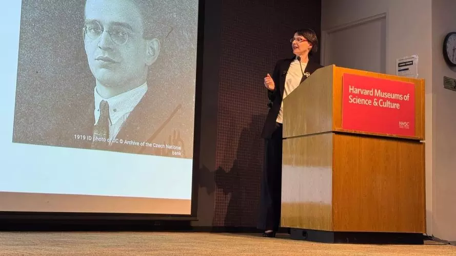 Dr Hana Navratilova delivering lecture at Harvard University