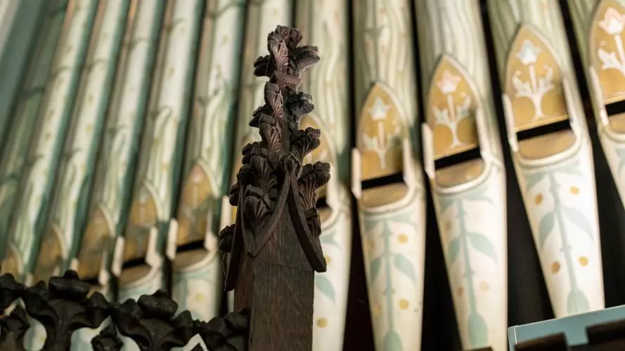 Image of organ pipes