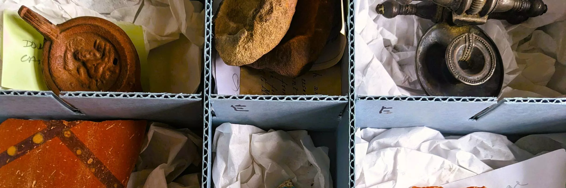 egyptian artefacts boxes4