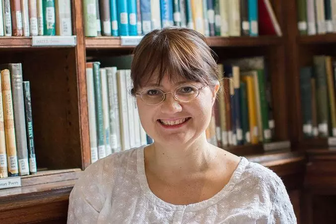 Kate McLoughlin headshot